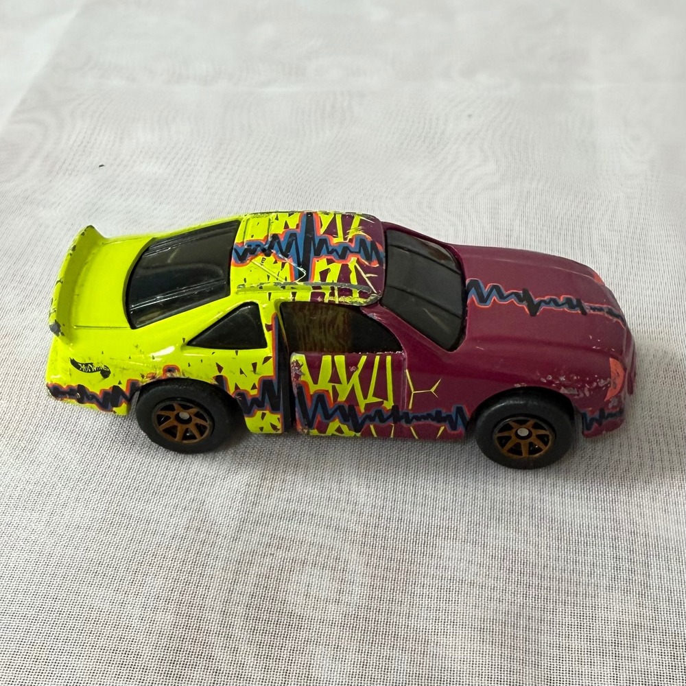Hot Wheels Crack-Ups 1998 Mattel Diecast Car Purple Neon Yellow Damage Action